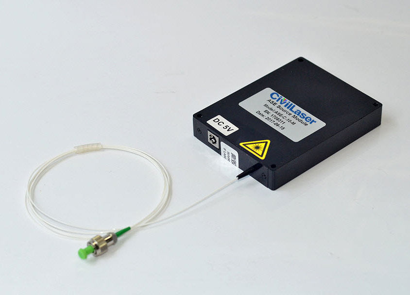 1030~1080nm ASE Broadband Fuente de luz 10mw ~20mw SM fiber laser module type